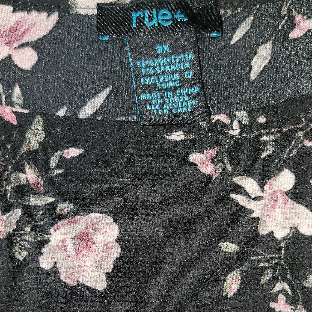 Rue+  Black And Pink Floral Top  With Bell Sleeve Sz: 3X - Picture 8 of 8